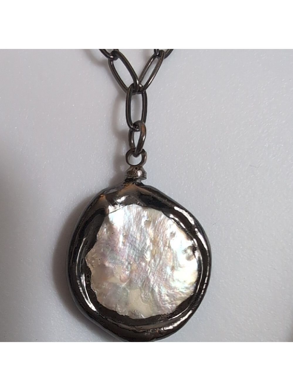 Pearly & Iridescent Artist Circle - Picture 2 of 5